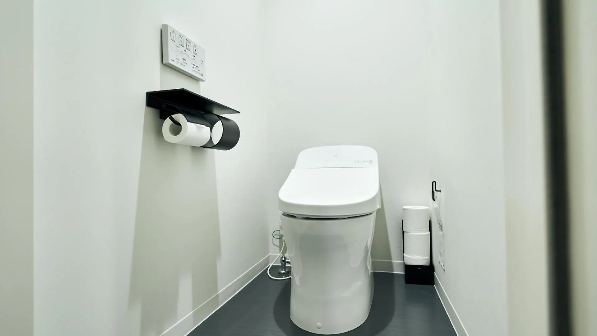 Apartment Rakuten Stay Osaka Station North